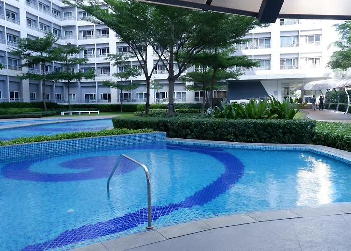 Zen Staycation With And Sunset View Near Airport And Mckinley Aparthotel